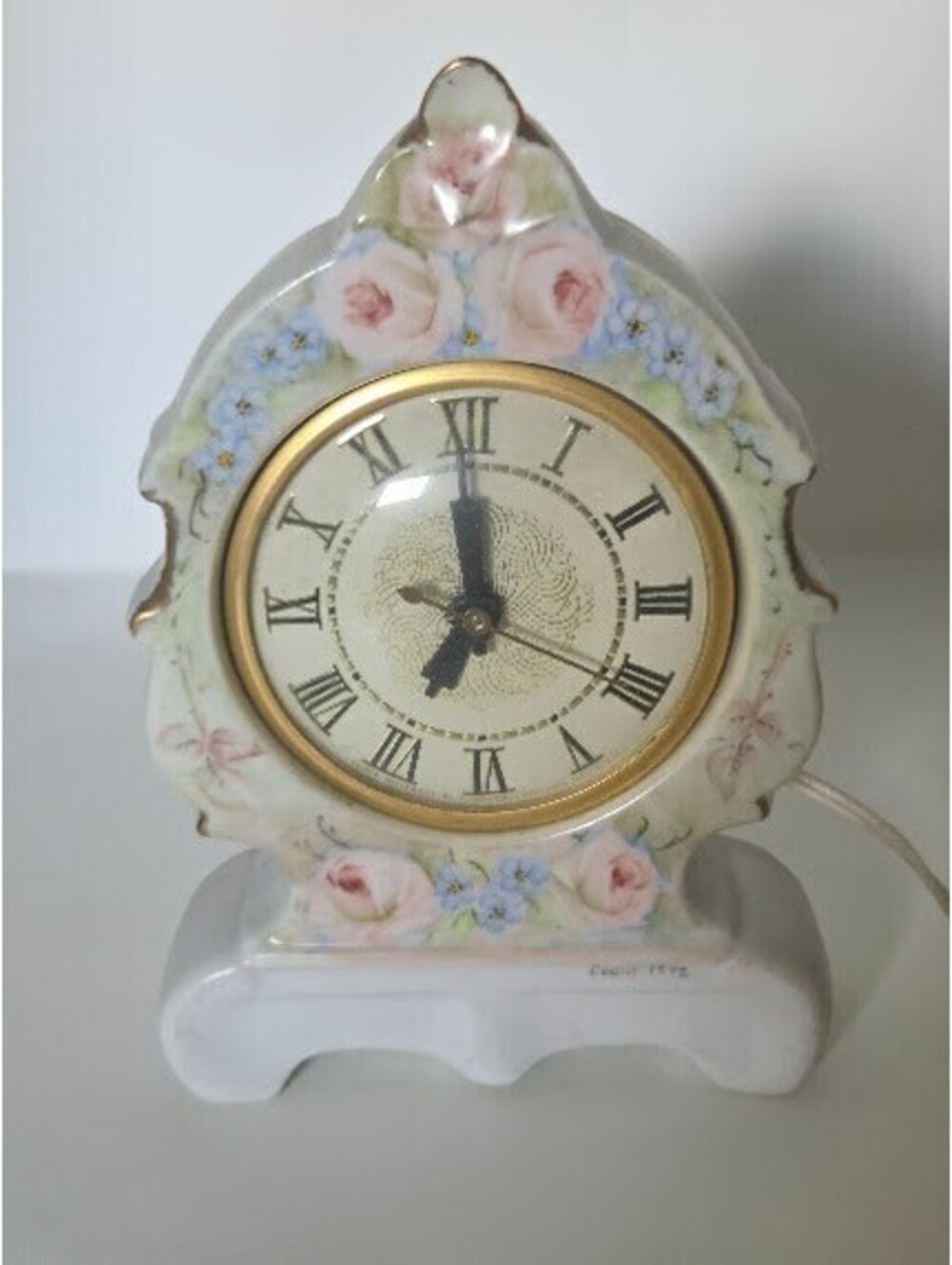 Rose‐Pattern Ceramic Electric Mantel Clock by Cecile 1972, Gold Trimmed